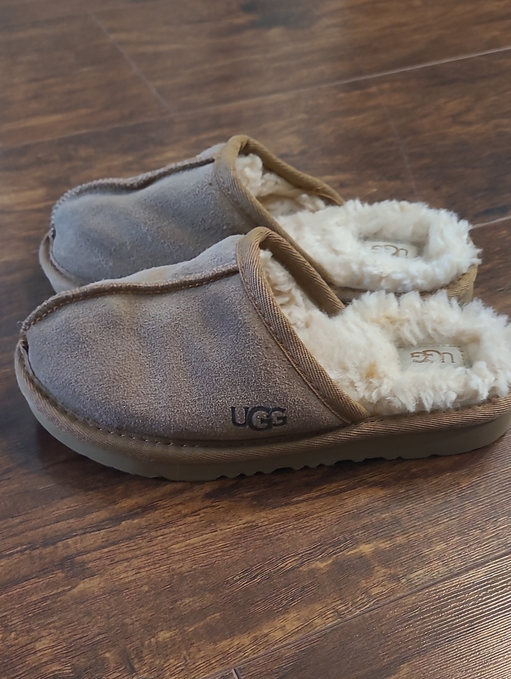 UGG Kids' Chestnut Sheepskin Lined Slip-On Slippers Size 13